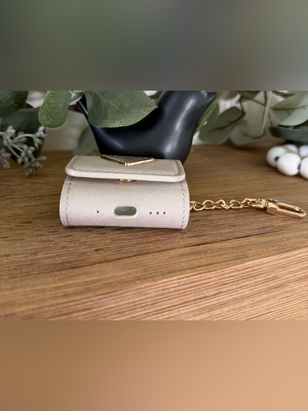 DESIGNER AIRPOD PRO GEN 3 PROTECTIVE CASE W/KEYRING - Picture 3 of 4